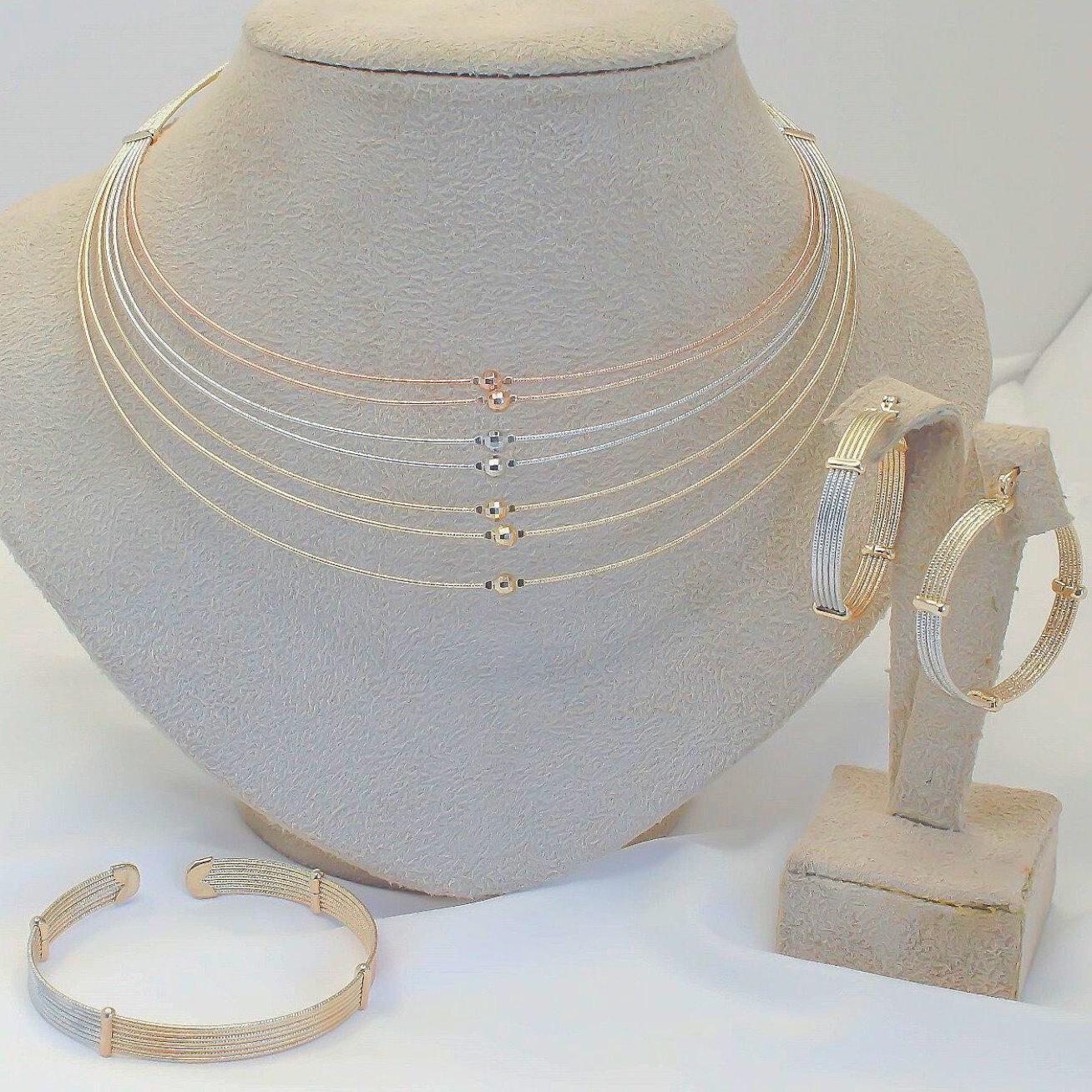 Essence Gold Gleam Jewelry Set