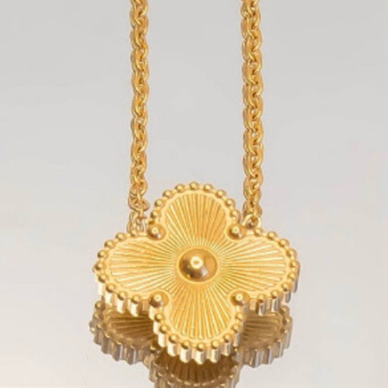 Essence Single Clover Necklace