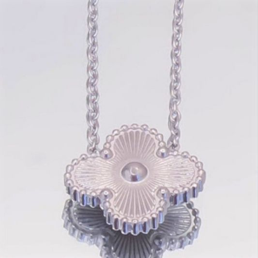 Essence Single Clover Necklace