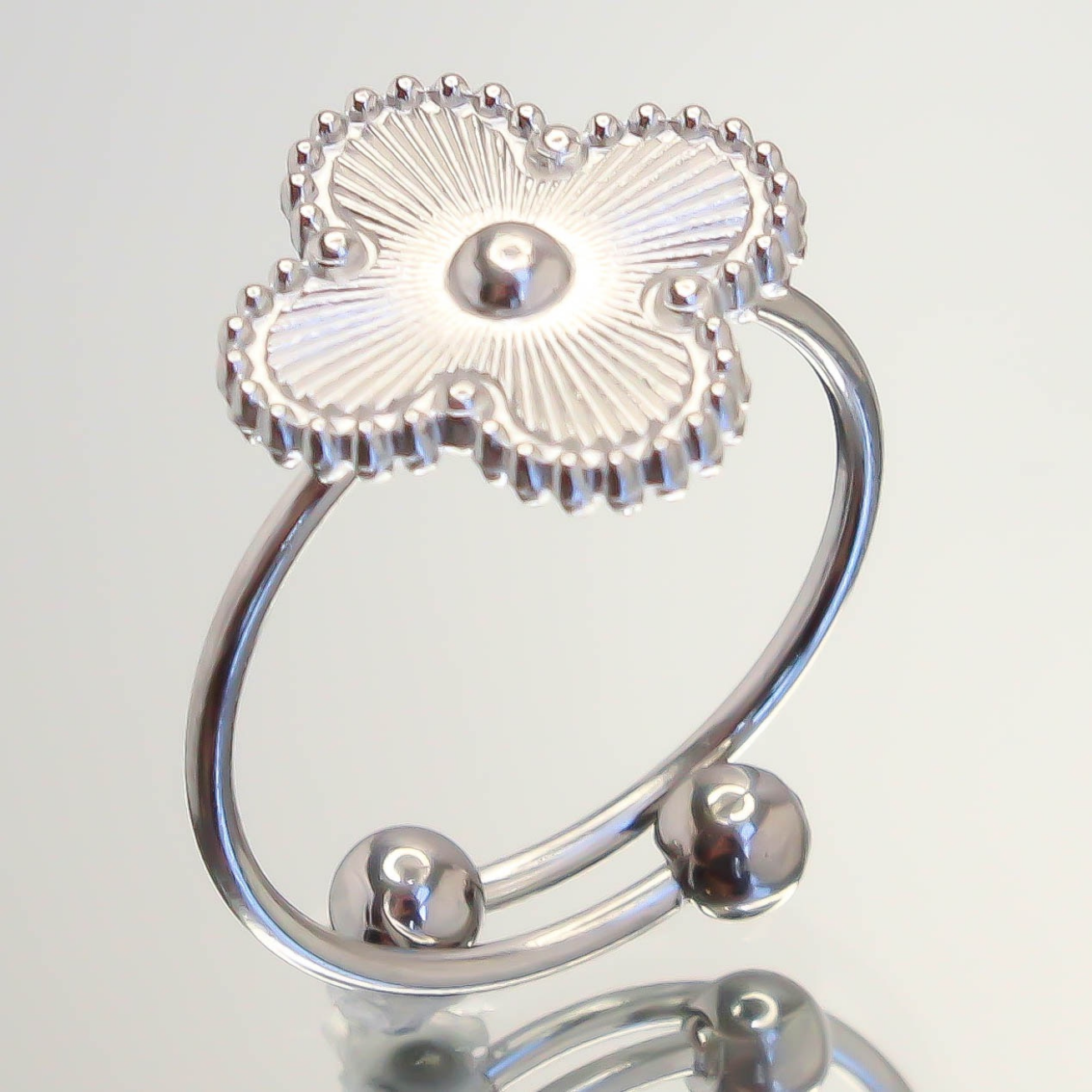Essence Adjustable Clover Ring