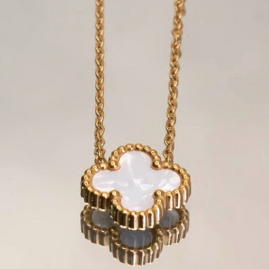 Essence Single Clover Necklace
