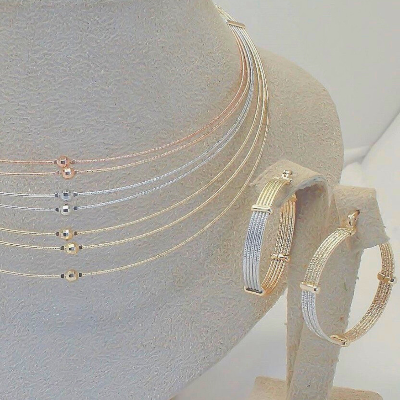 Essence Gold Gleam Jewelry Set